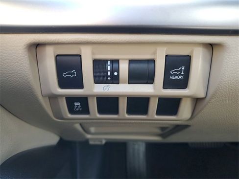 Used 2017 Subaru Outback 2.5i Premium image 25