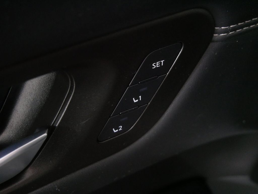 Used 2023 Nissan Pathfinder Platinum AWD/4WD image 16