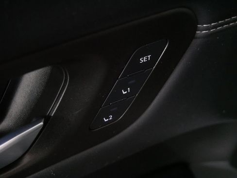 Used 2023 Nissan Pathfinder Platinum AWD/4WD image 16