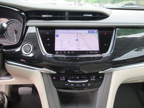 Used 2020 Cadillac XT6 Premium Luxury AWD/4WD image 28