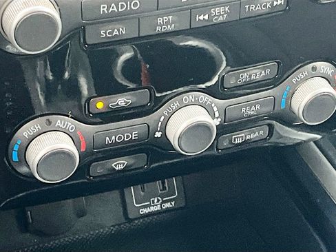 Used 2020 Nissan Pathfinder S AWD/4WD image 15