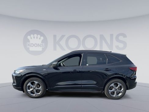 Used 2023 Ford Escape ST-Line w/ Tech Pack #1 AWD/4WD image 2