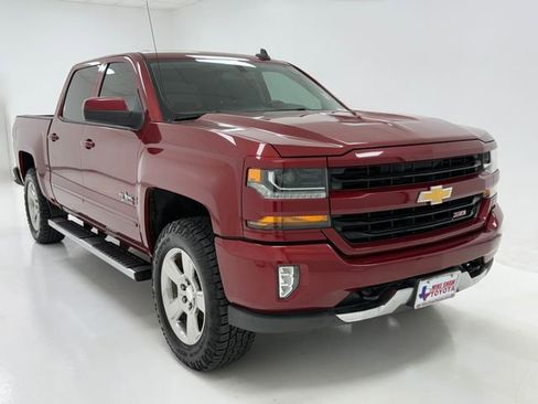 Used 2018 Chevrolet Silverado 1500 LT w/ Texas Edition image 2