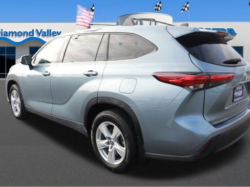 Used 2022 Toyota Highlander LE image 4