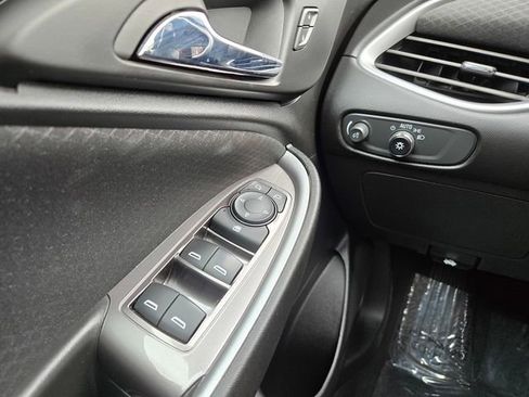 Used 2023 Chevrolet Malibu LS FWD image 18