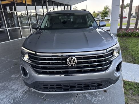 Used 2026 Volkswagen Atlas SE w/ Panoramic Sunroof Package FWD image 3
