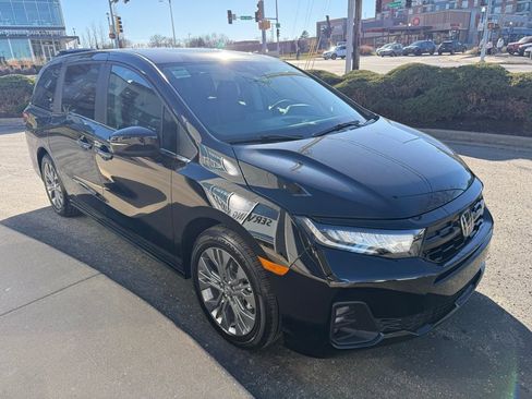 New 2026 Honda Odyssey Touring image 3
