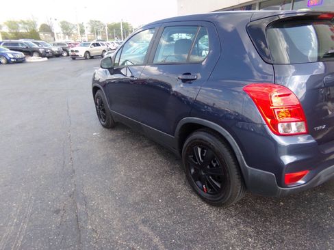 Used 2018 Chevrolet Trax LS FWD image 33