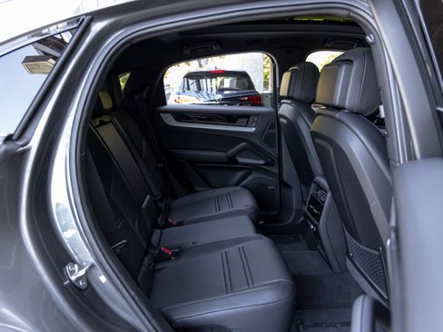 Certified 2026 Porsche Cayenne Coupe AWD/4WD image 50