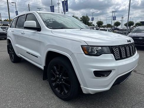Used 2019 Jeep Grand Cherokee Altitude AWD/4WD image 5