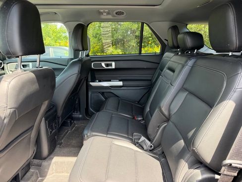Used 2024 Ford Explorer XLT w/ Equipment Group 202A AWD/4WD image 9