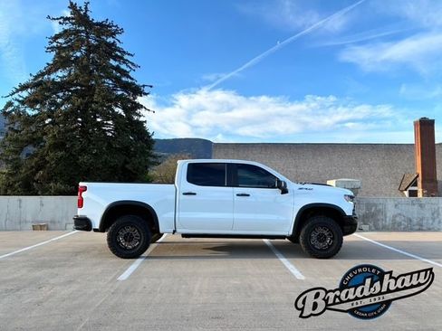 Used 2022 Chevrolet Silverado 1500 ZR2 w/ Technology Package image 3