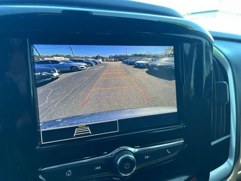 Used 2021 Chevrolet Traverse LT image 2