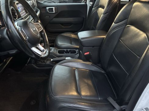 Used 2021 Jeep Wrangler Unlimited Sahara image 16