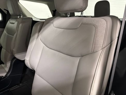 Used 2025 Ford Explorer Active w/ Active Comfort Package AWD/4WD image 17