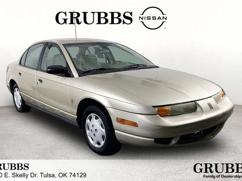 Used 2002 Saturn S-Series SL1 FWD image 1