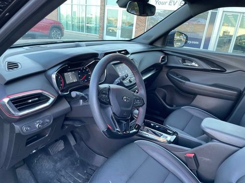 Used 2023 Chevrolet TrailBlazer RS FWD image 19