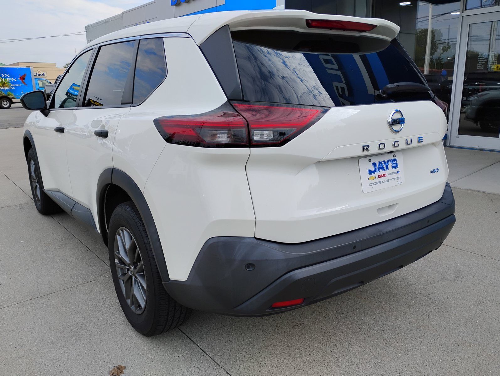 Used 2021 Nissan Rogue S AWD/4WD image 10