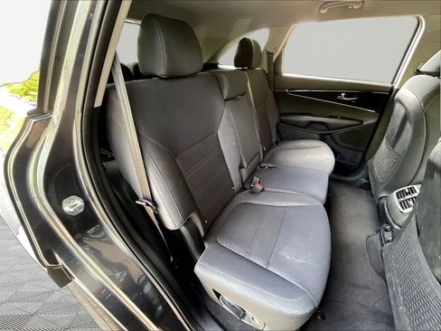 Used 2020 Kia Sorento LX FWD image 25