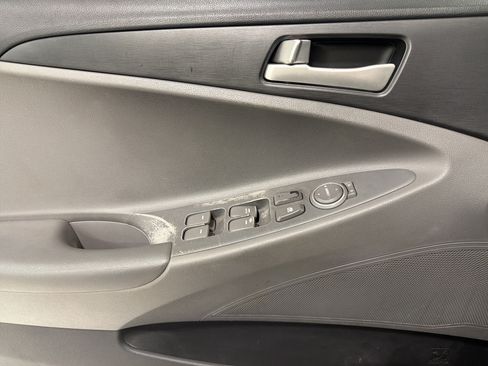 Used 2012 Hyundai Sonata GLS FWD image 16