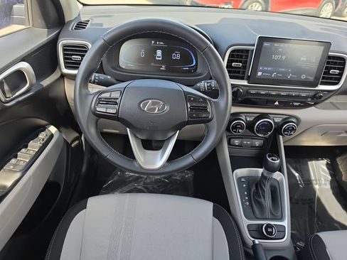 Used 2024 Hyundai Venue SEL FWD image 8
