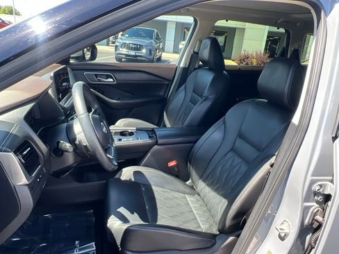 Used 2023 Nissan Rogue Platinum w/ Platinum Premium Package FWD image 19
