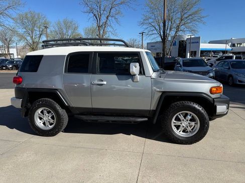 Used 2010 Toyota FJ Cruiser 4WD image 3