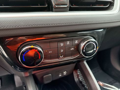 Used 2025 Chevrolet TrailBlazer LT image 16