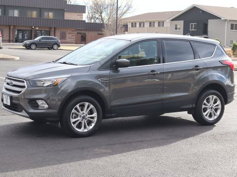 Used 2019 Ford Escape SE image 10