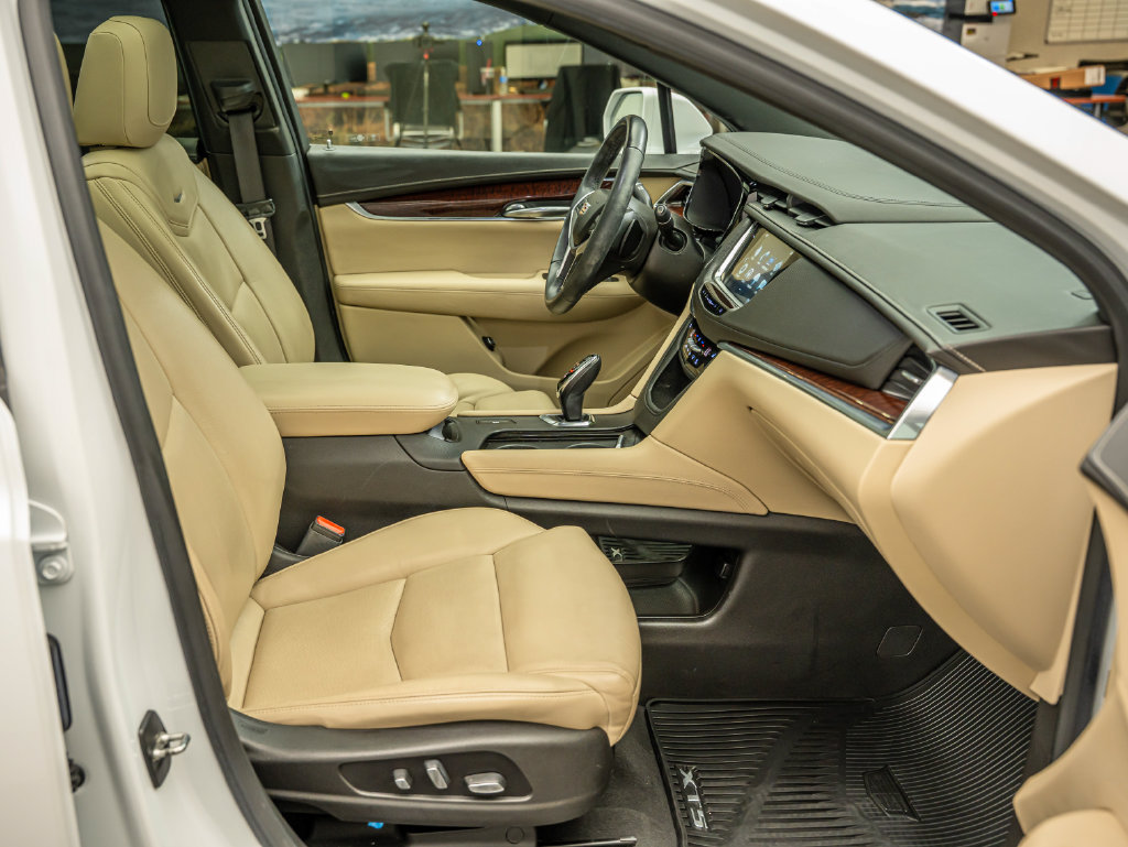Used 2017 Cadillac XT5 Luxury w/ Driver Awareness Package FWD image 23