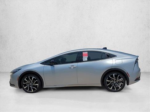 Used 2025 Toyota Prius Plug-In Hybrid FWD image 8