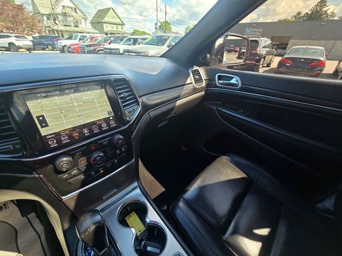 Used 2021 Jeep Grand Cherokee Limited AWD/4WD image 12