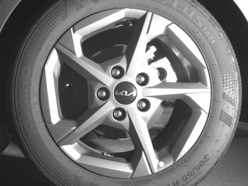 Used 2025 Kia K4 LXS image 14