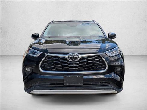 Used 2020 Toyota Highlander Platinum image 2