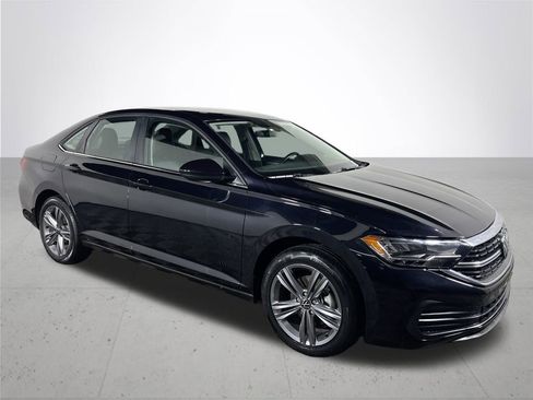 Used 2024 Volkswagen Jetta SE image 4