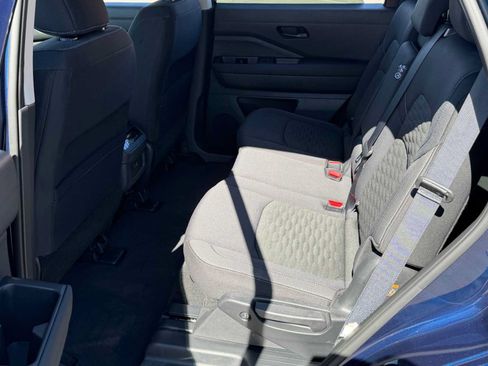 Used 2025 Nissan Pathfinder SV FWD image 25