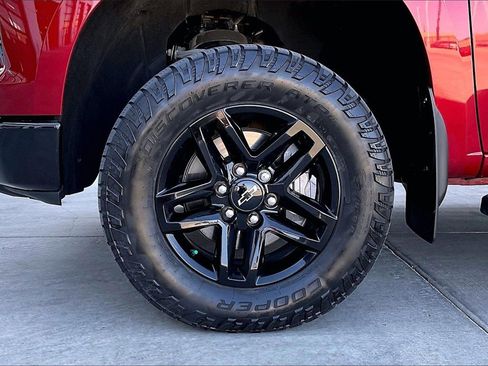 Used 2022 Chevrolet Silverado 1500 LT Trail Boss w/ Convenience Package II image 9