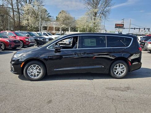 New 2026 Chrysler Pacifica Select image 4