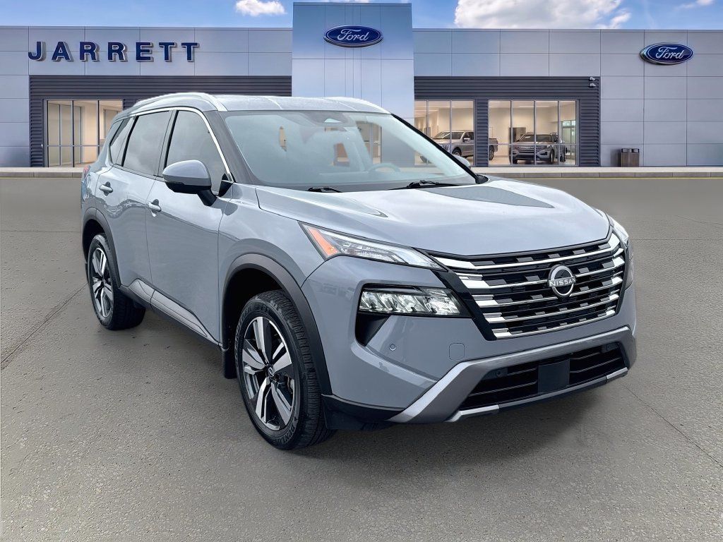 Used 2025 Nissan Rogue SL AWD/4WD image 1