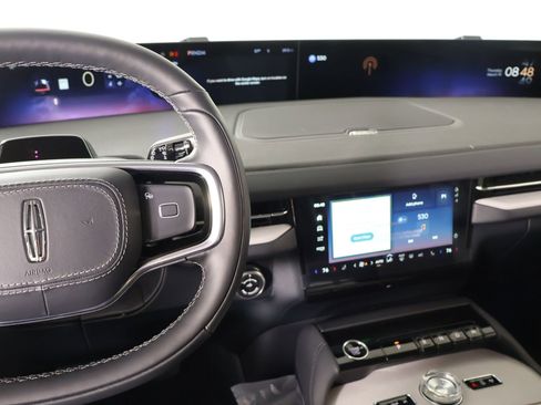 New 2026 Lincoln Navigator Premiere AWD/4WD image 4
