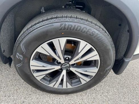 Used 2023 Nissan Rogue SV image 27