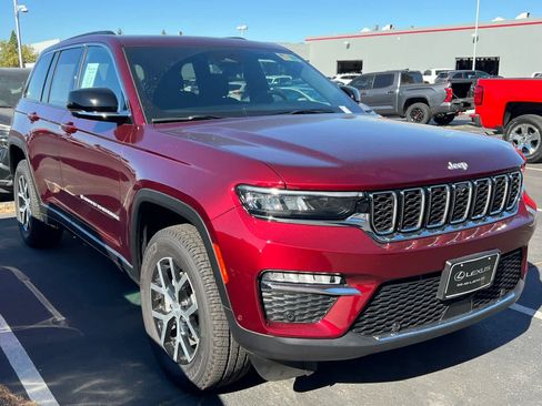 Used 2024 Jeep Grand Cherokee Limited w/ Luxury Tech Group II AWD/4WD image 3