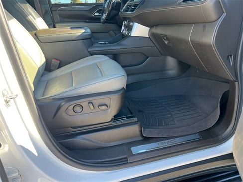 Used 2021 GMC Yukon XL SLT image 13