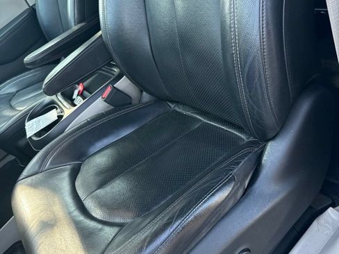 Used 2018 Chrysler Pacifica Touring-L FWD image 5
