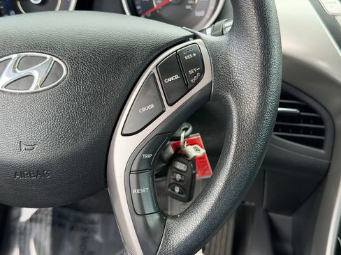 Used 2013 Hyundai Elantra FWD image 16