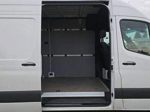 Used 2025 Mercedes-Benz Sprinter 2500 image 14
