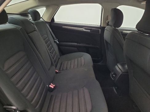 Used 2018 Ford Fusion SE w/ Fusion SE Technology Package FWD image 19