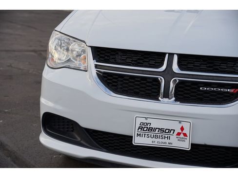 Used 2018 Dodge Grand Caravan SE w/ UConnect Hands-Free Group image 9