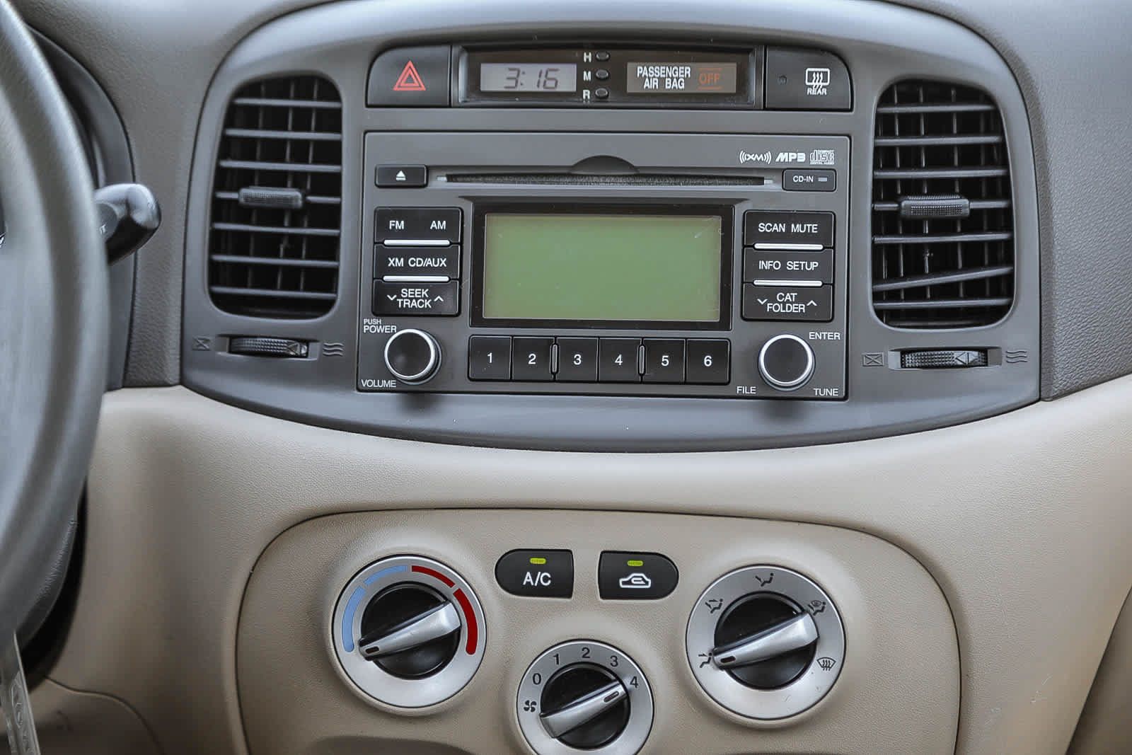 Used 2011 Hyundai Accent GLS w/ Premium Pkg 4 FWD image 13