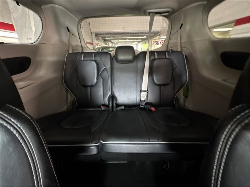 Used 2023 Chrysler Pacifica Limited FWD image 40
